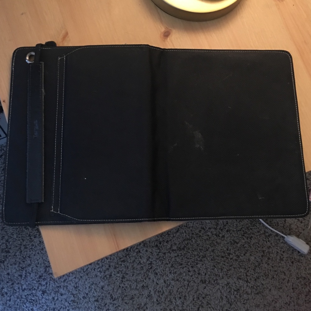 First edition iPad - Picture 4 of 4