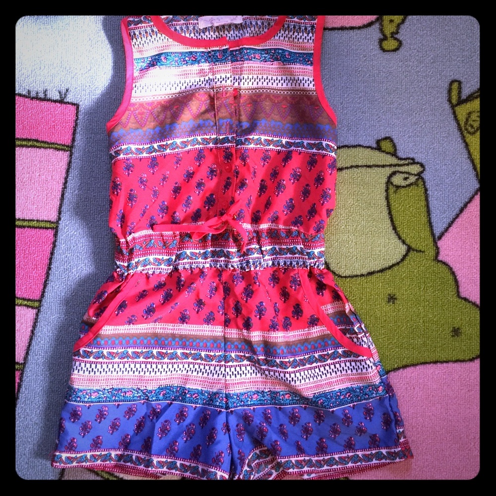 Little girl's sz 7 ethic print short romper EUC