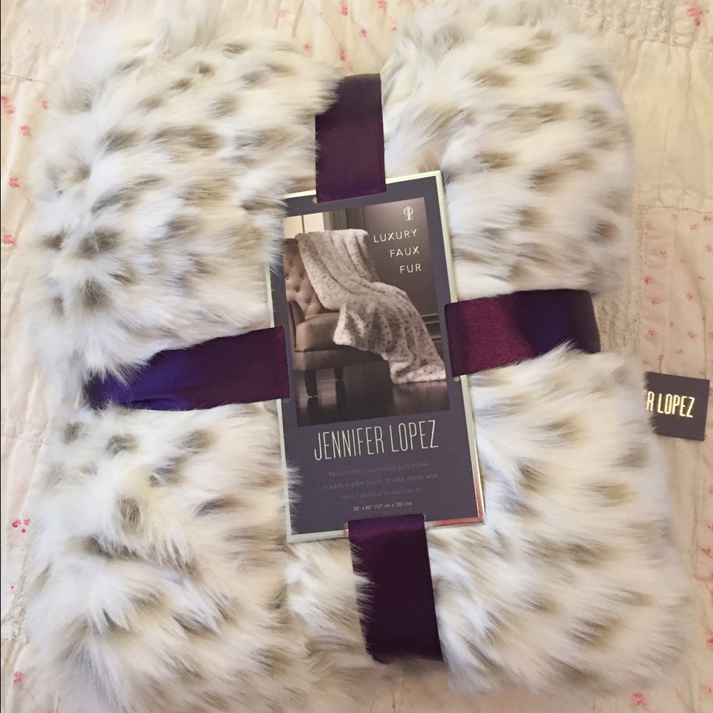 JenniferLopez Fur Throw