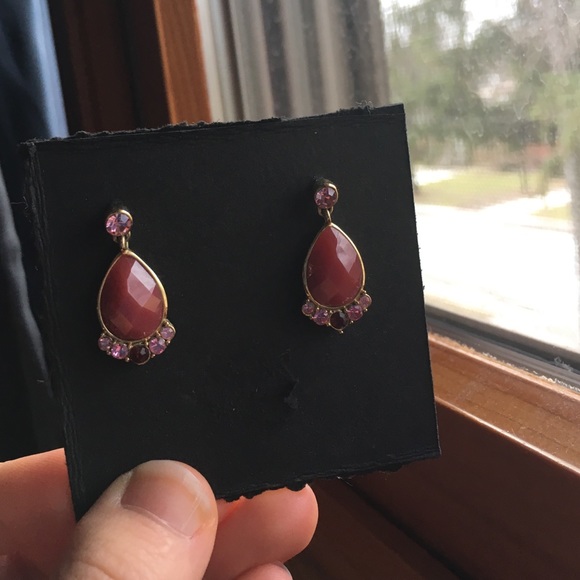 Jewelry - Maroon Dangling Earrings And Matching Necklace