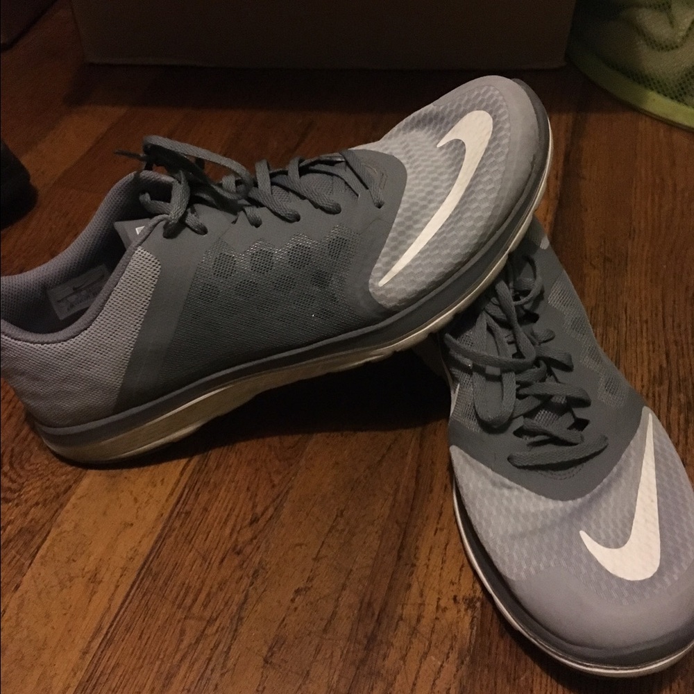 Men's Nike tennis shoes