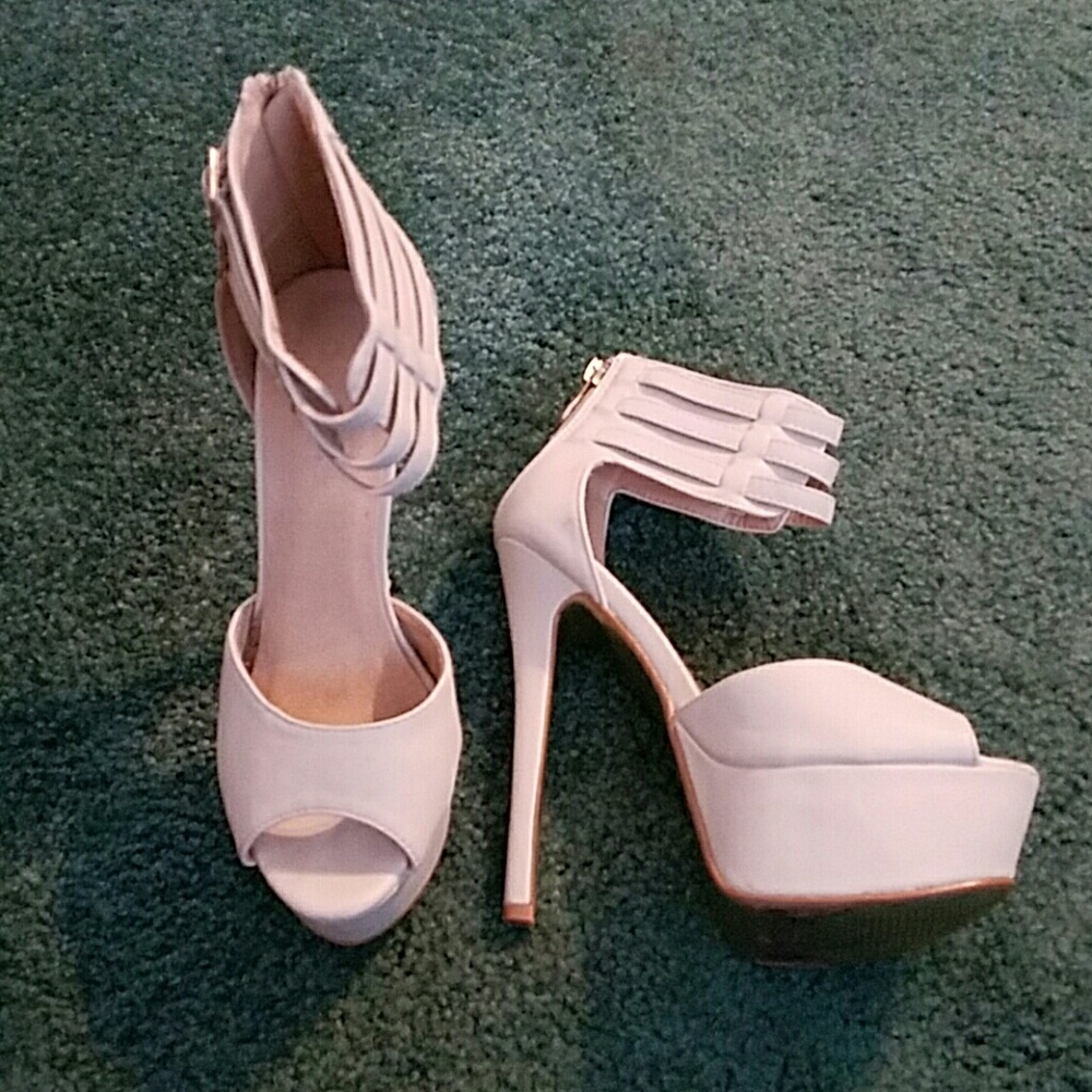 High Heels - Picture 2 of 4