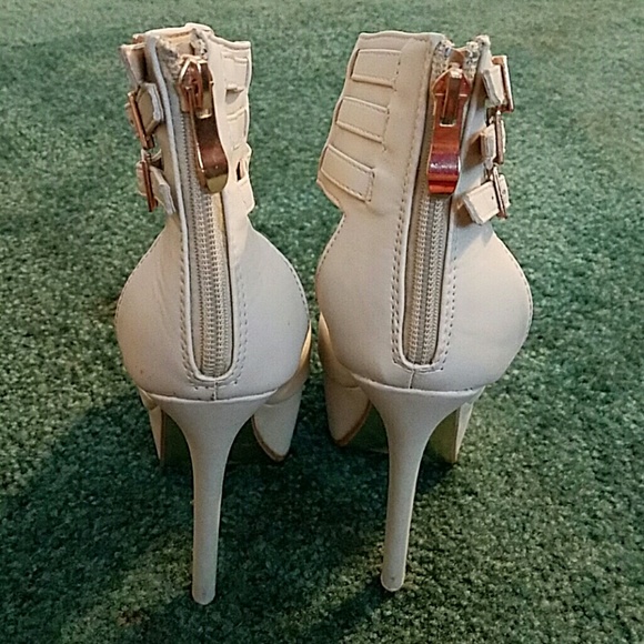 High Heels - Picture 3 of 4