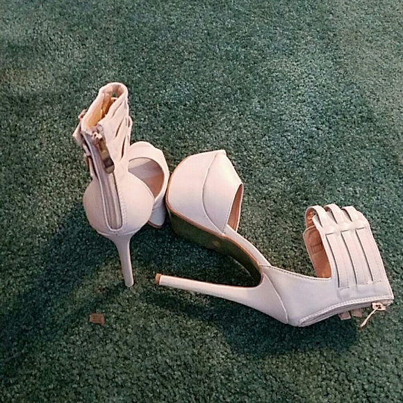 High Heels - Picture 4 of 4