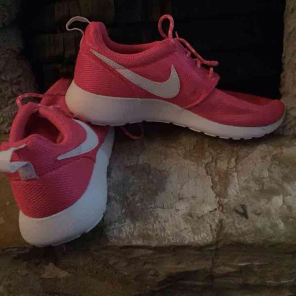 ❌SOLD❌Hot Pink Nikes