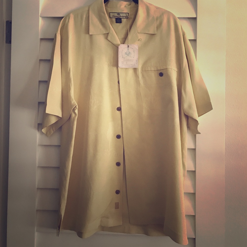 Tommy Bahama men's short sleeve shirt
