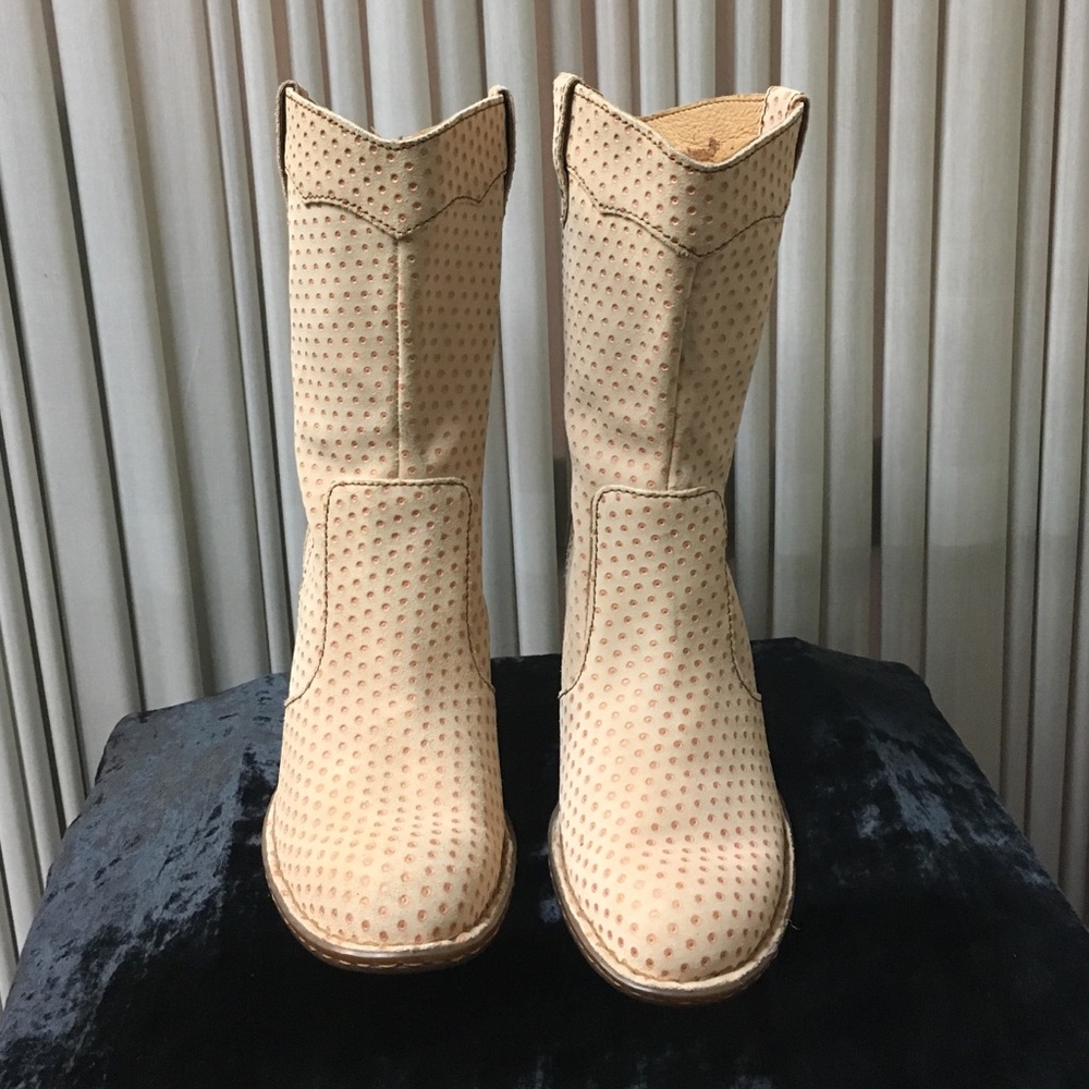 High heeled boots
