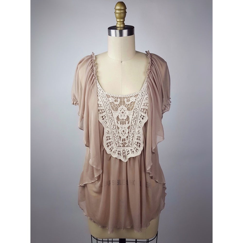 🔴 Clearout/ SHEER Flutter Sleeve Blouse
