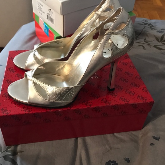 Guess Gold heels with Snakeskin detailing - Picture 2 of 4