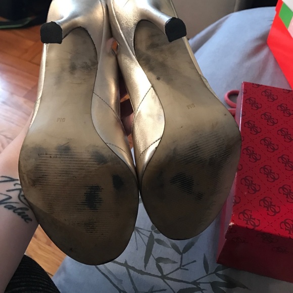 Guess Gold heels with Snakeskin detailing - Picture 4 of 4