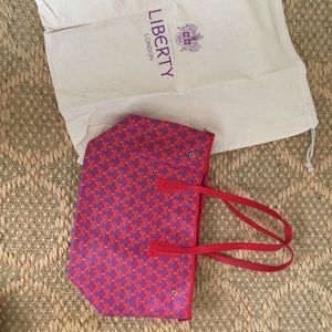 Liberty London
Marlborough Iphis-Print Tote Bag