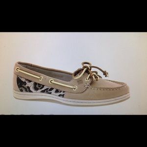 Leopard Sperrys