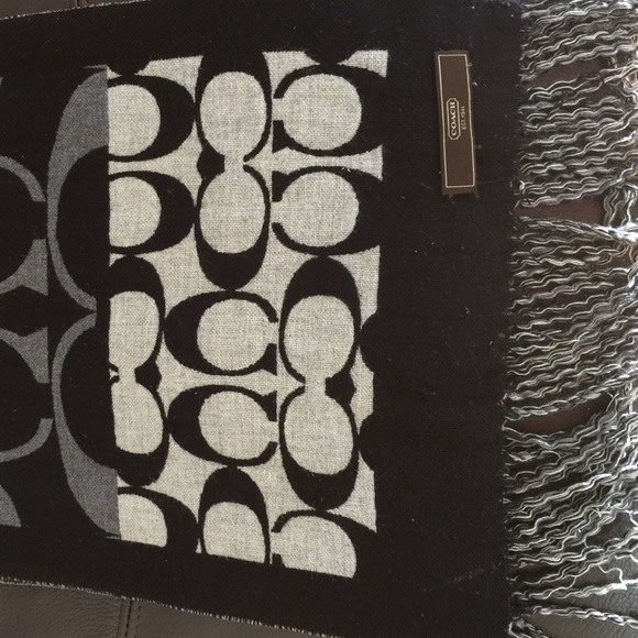 Coach Scarf Wool & Cashmere- looking to trade! - Picture 2 of 4