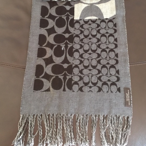 Coach Scarf Wool & Cashmere- looking to trade! - Picture 3 of 4