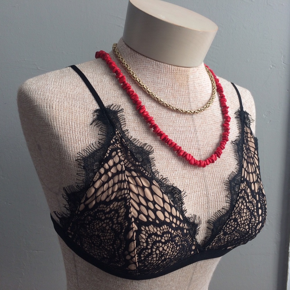 πSOLDππ₯BNWT Sexy Lace Bra Bralette Blk Nude - Picture 2 of 4