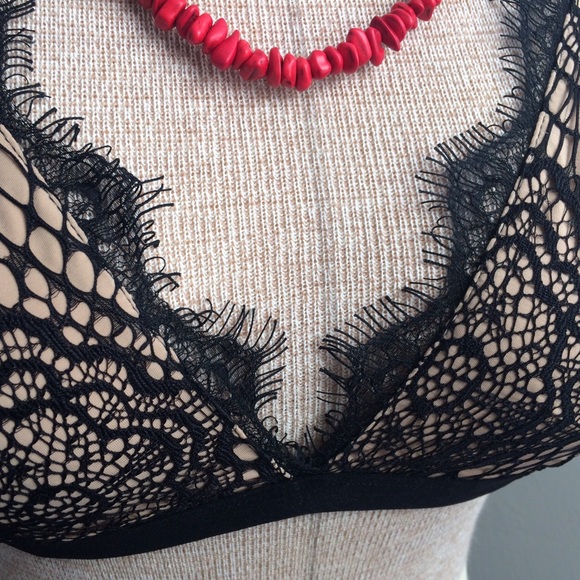 💋SOLD💋🔥BNWT Sexy Lace Bra Bralette Blk Nude - Picture 3 of 4