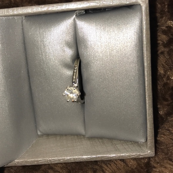 .25 carat diamond on 6 prong Tiffany setting 14k - Picture 4 of 4