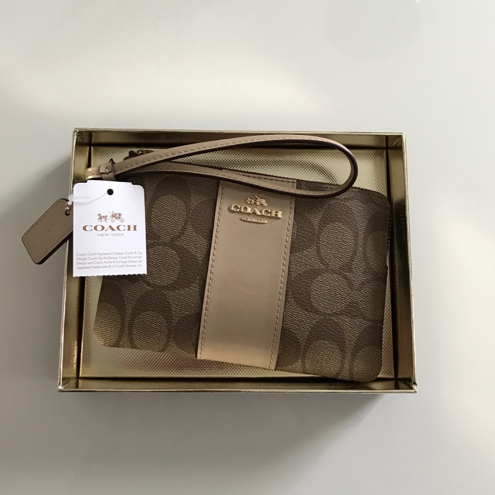 New in box coach wristlet