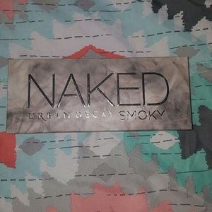NIB Urban Decay Naked Smoky Palette