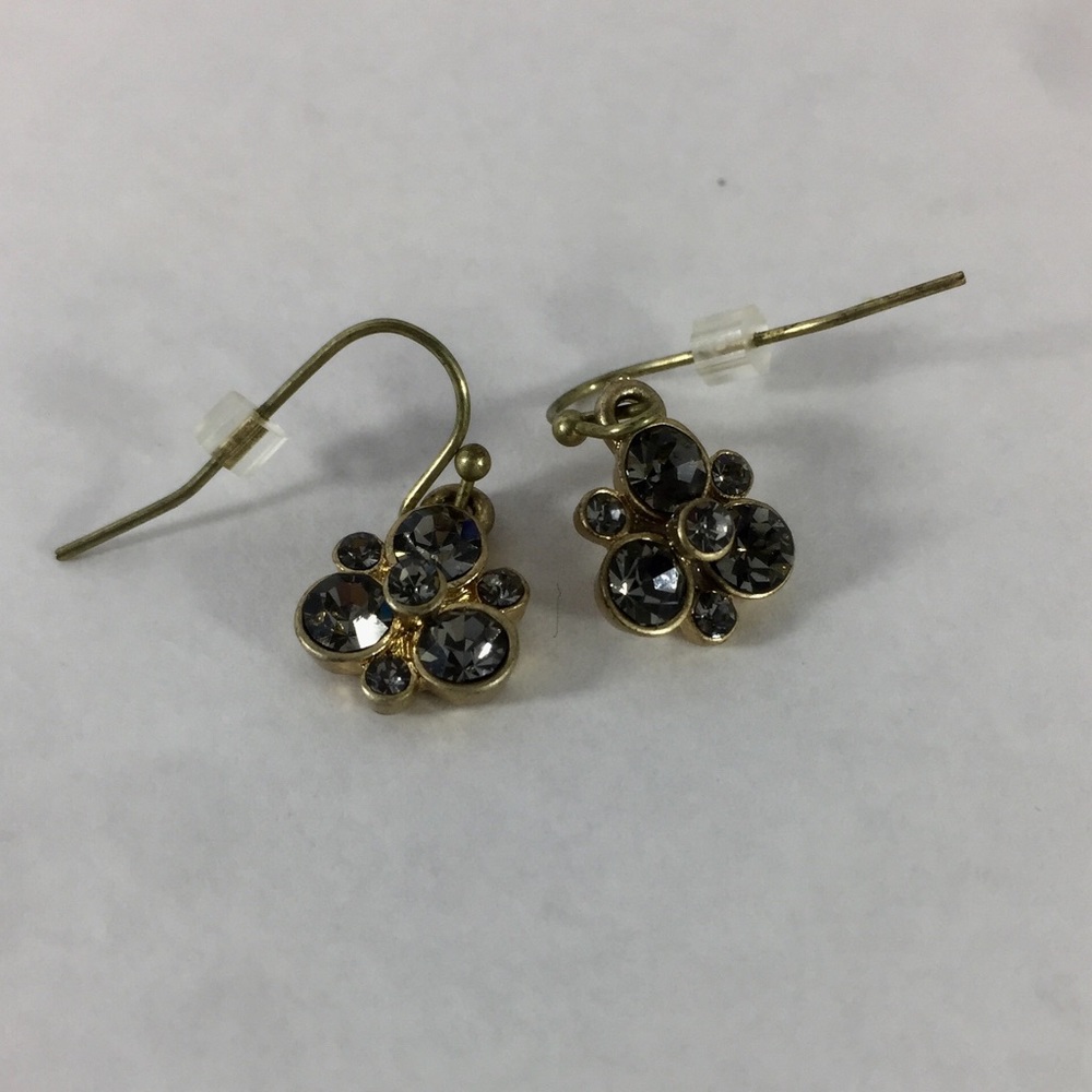 🍌Banana Republic 🍌 Delicate Glass Clover Earring