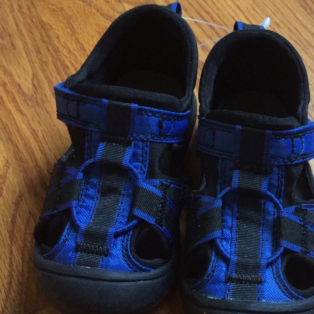 Baby Gap water shoes NWT
