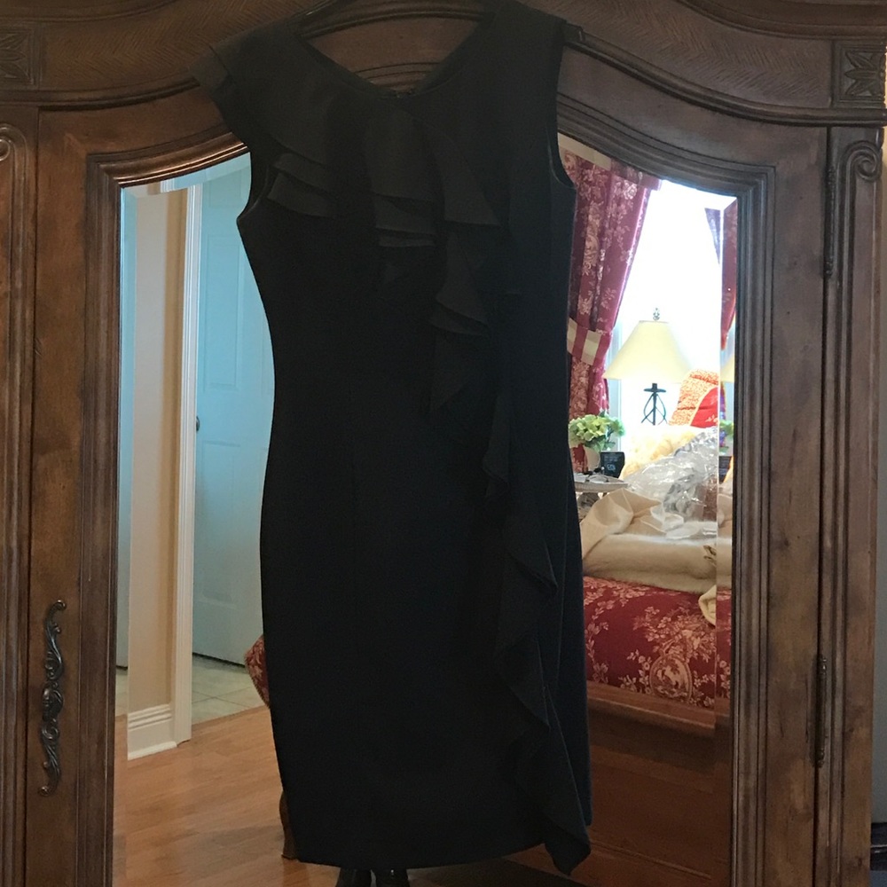 Black sleeveless dress