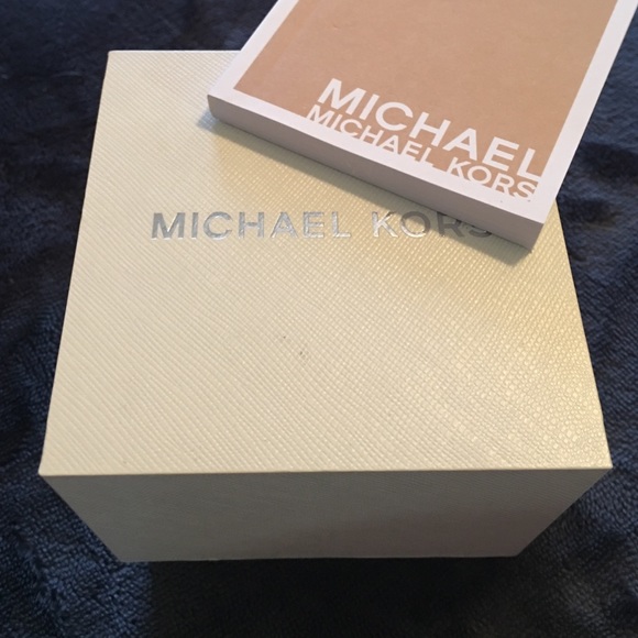 New.Genuine Leather.Micheal Kors Watch - Picture 5 of 5