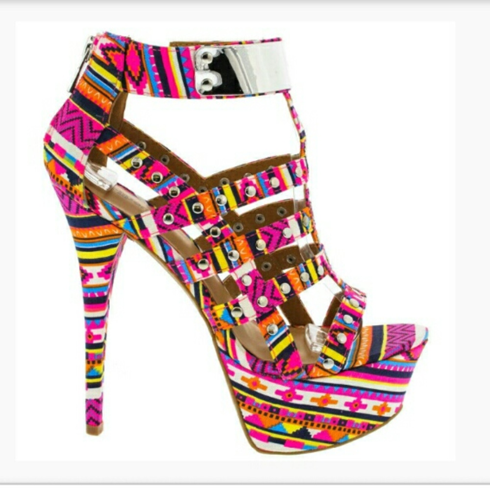 Dollhouse Womens Platform High Heels - Picture 2 of 3