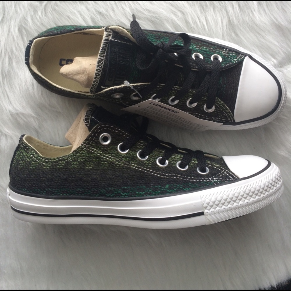 ✨SALE! Converse size 7 women's Shoes - Picture 2 of 7