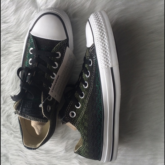 ✨SALE! Converse size 7 women's Shoes - Picture 7 of 7