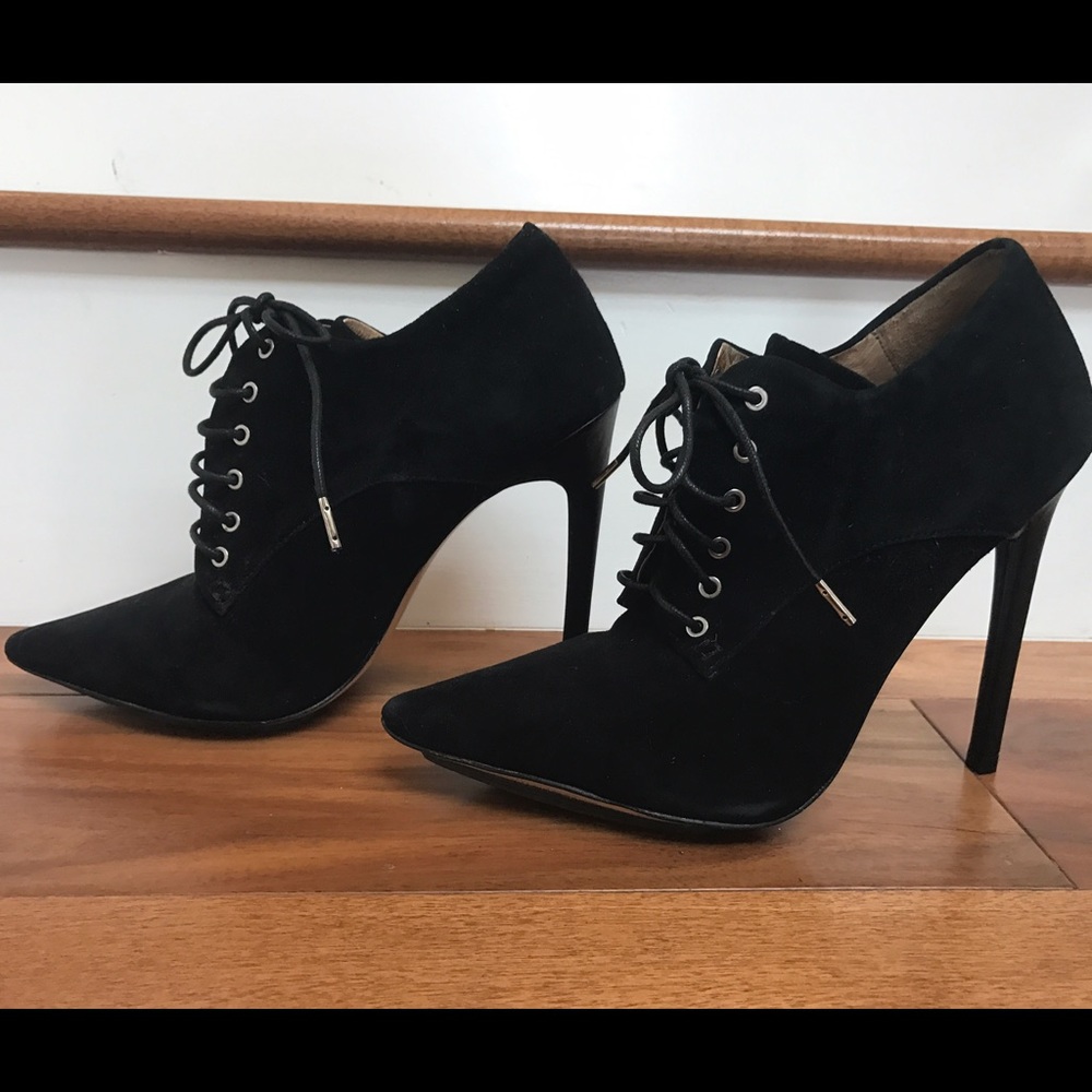 LAST PAIR🦄 L.A.M.B Isabella Suede Lace Up Booties