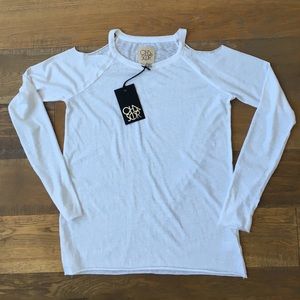 Chaser long sleeve t with cutout shoulders, sz sm
