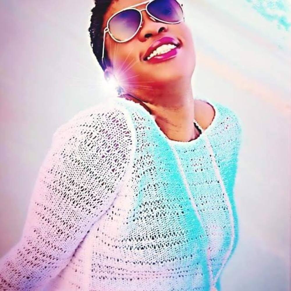 Meet your Posher, Pebbles