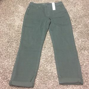 Chico's So Slimming Girlfriend Crop NWT