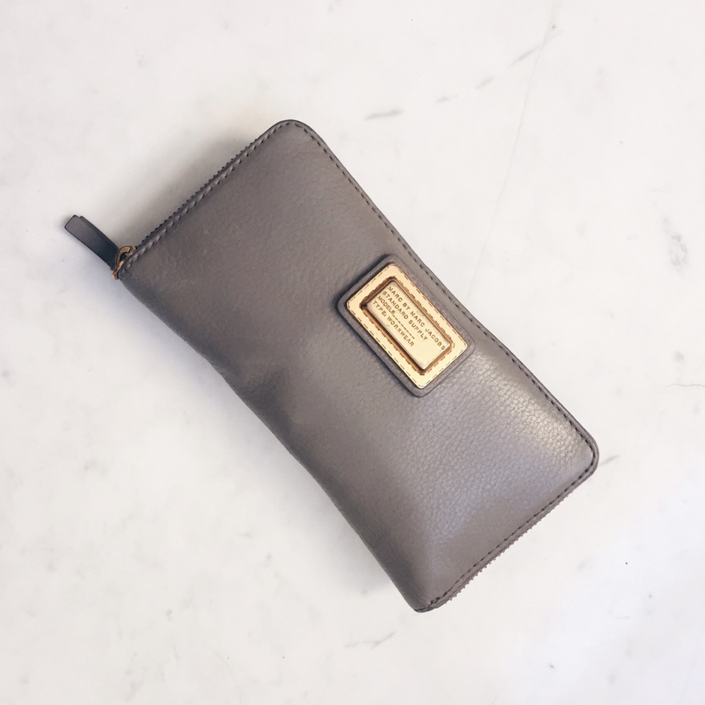 SOLD❌Marc Jacobs Gray Zip Continental Wallet