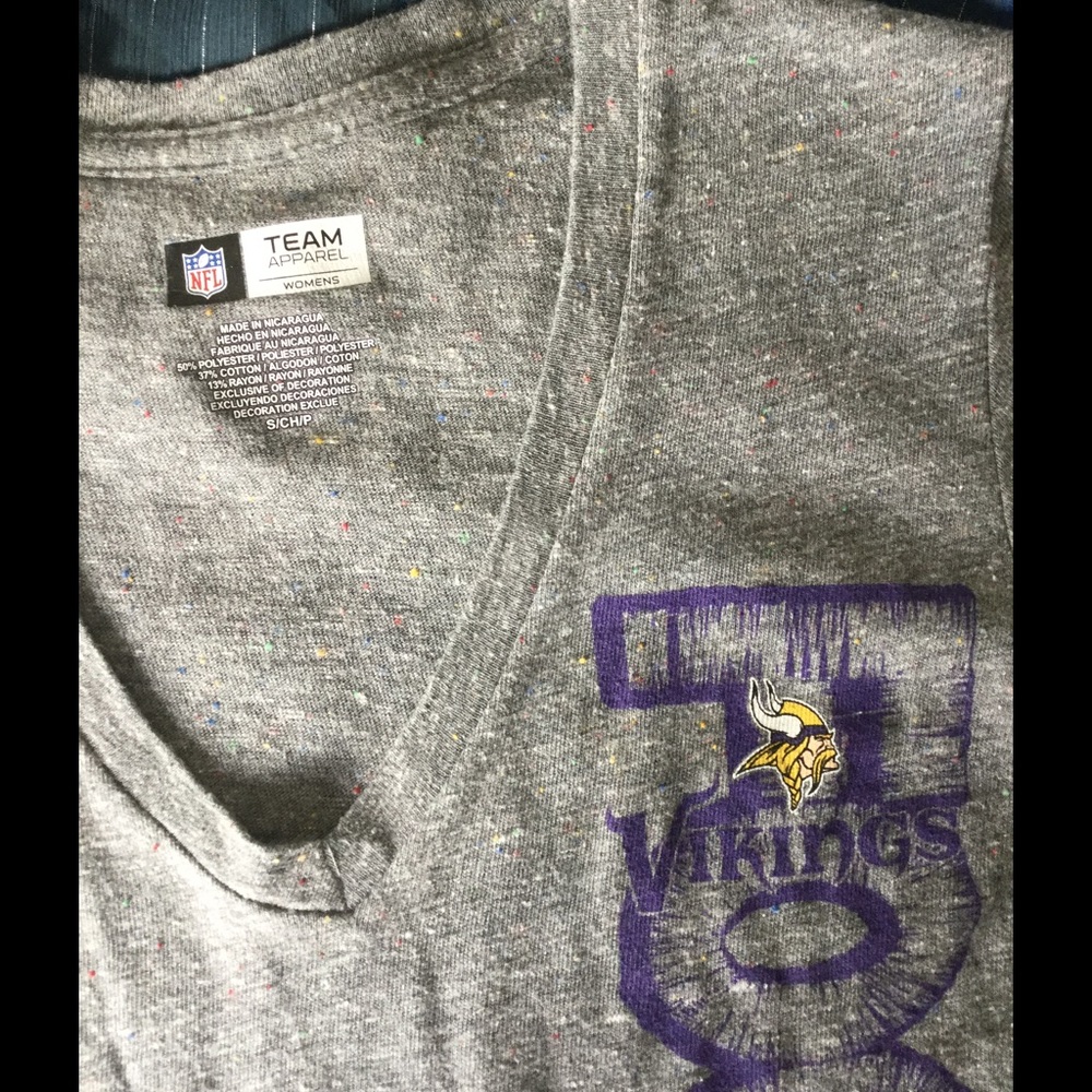 Small v neck Vikings tee