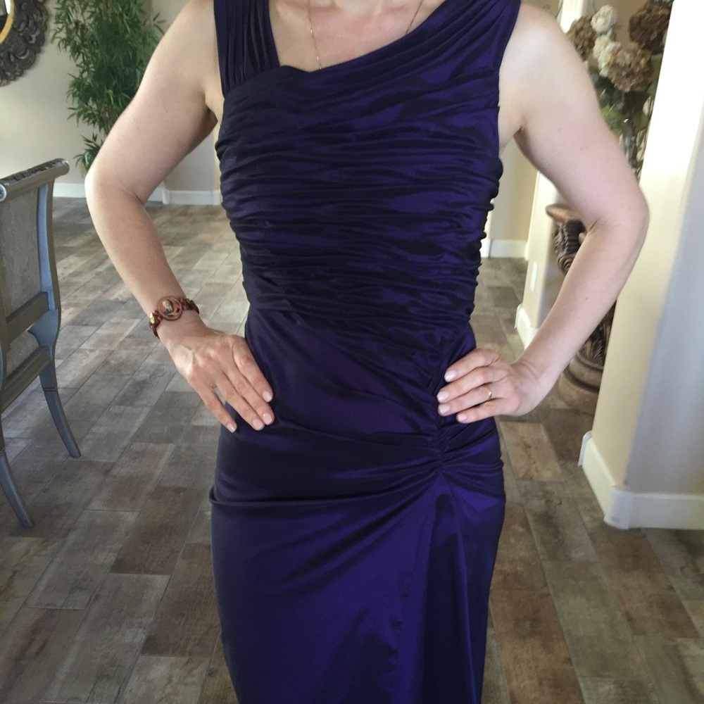 Bold and Beautiful Dress - Picture 2 of 4