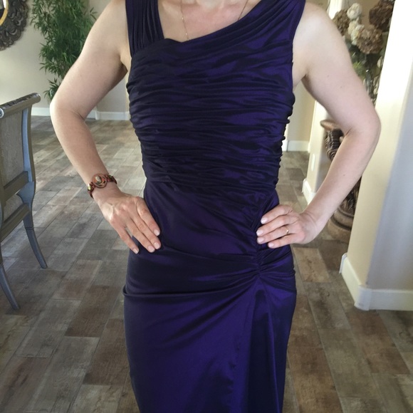 Bold and Beautiful Dress - Picture 2 of 4