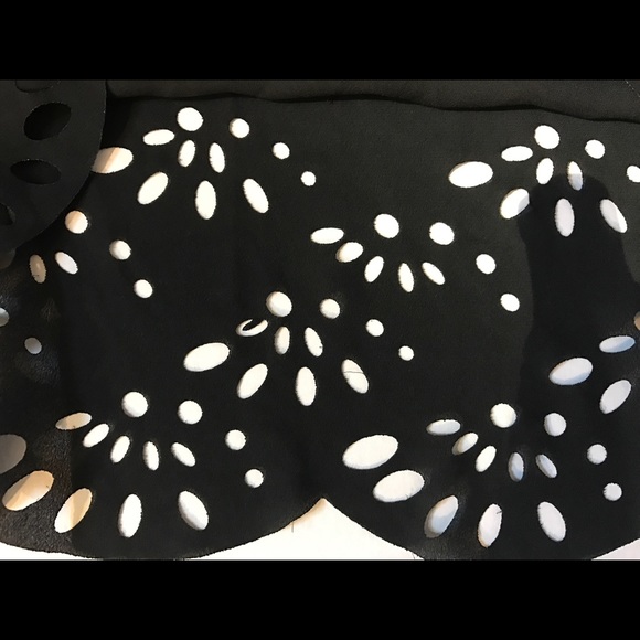 Brandy Melville Black Laser Cut Crop Top - Picture 4 of 4