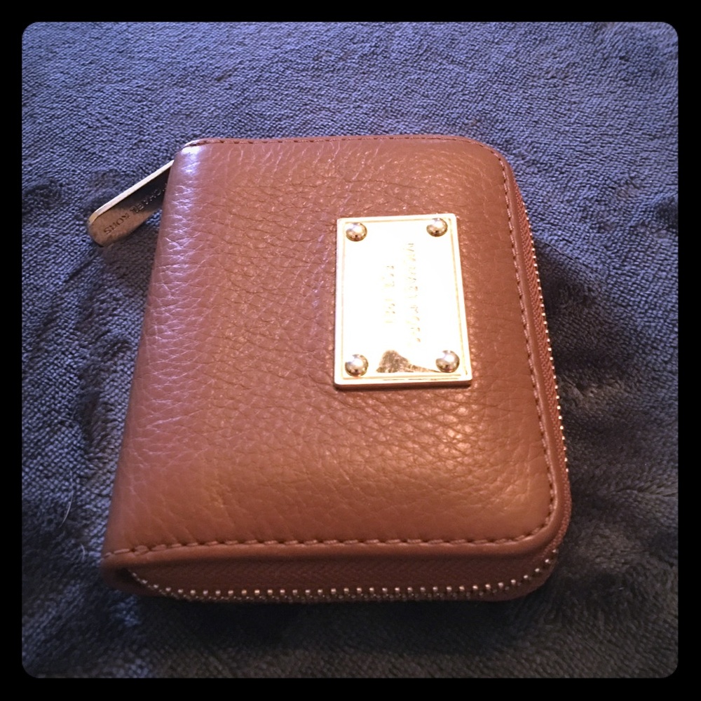 Micheal Kors-Zip Around Wallet