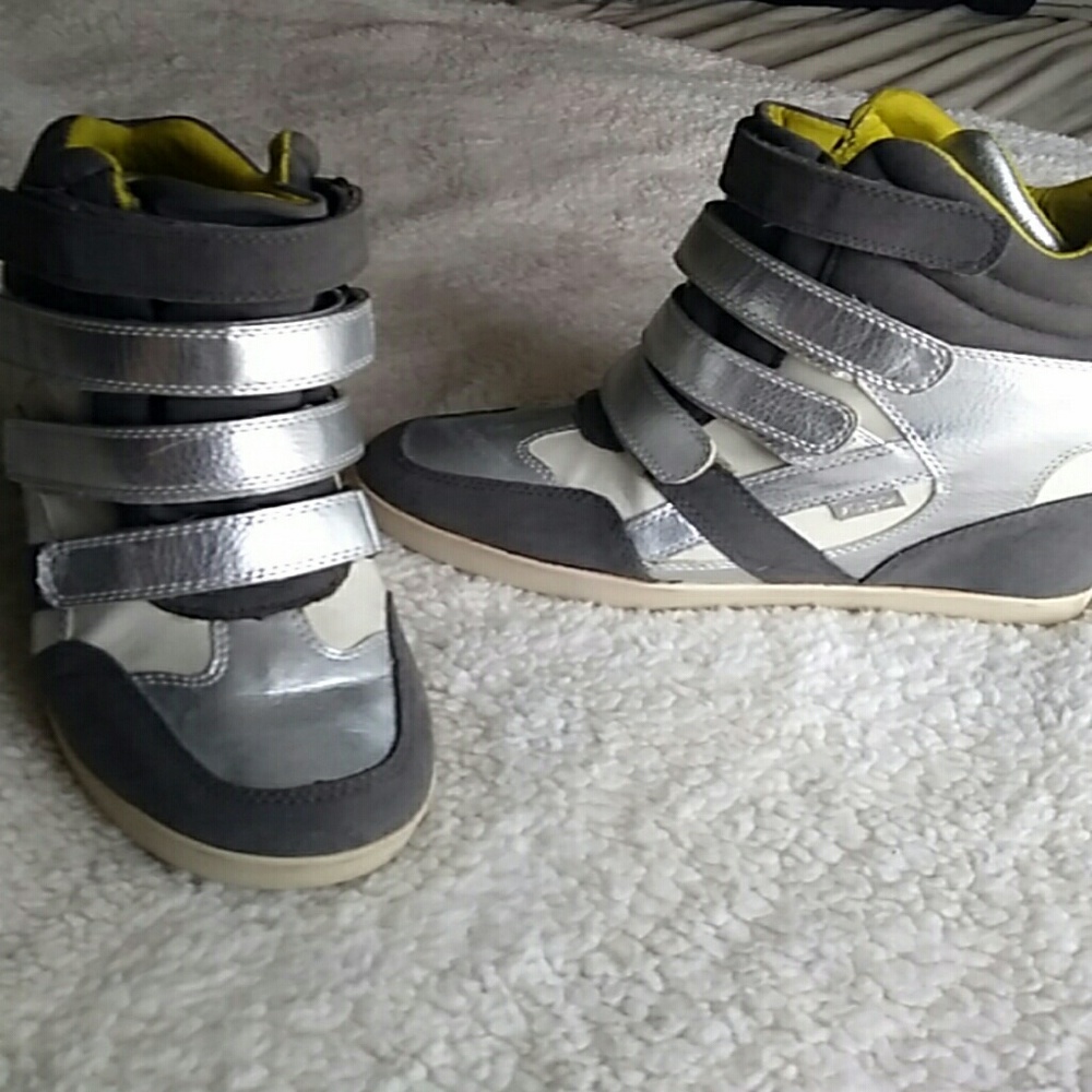 Sneaker wedges