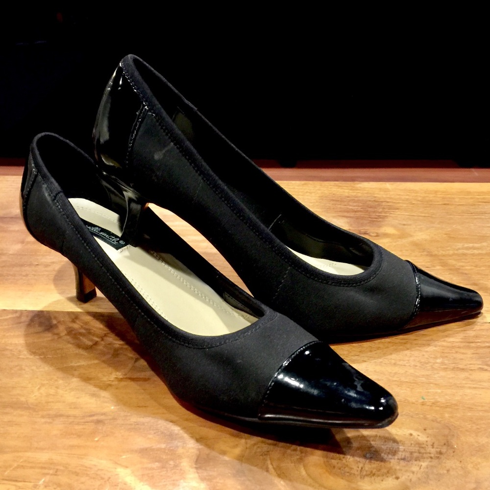 Gorgeous shoes size 7.5 comfortable and classy!!