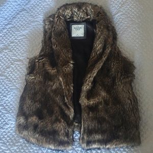 Abercrombie Faux Fur Vest - with pockets!