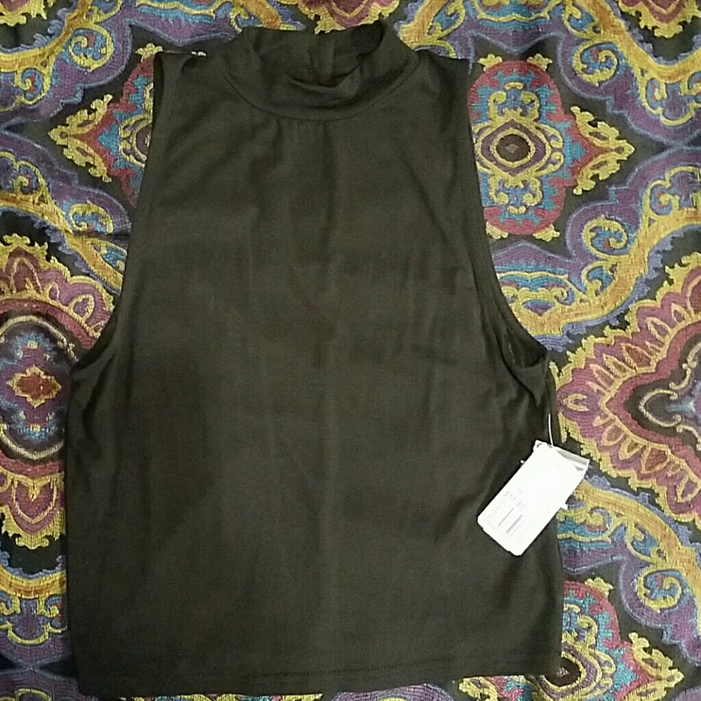 NWT Mock neck crop top