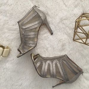 💖 Champagne glitter peep toe booties