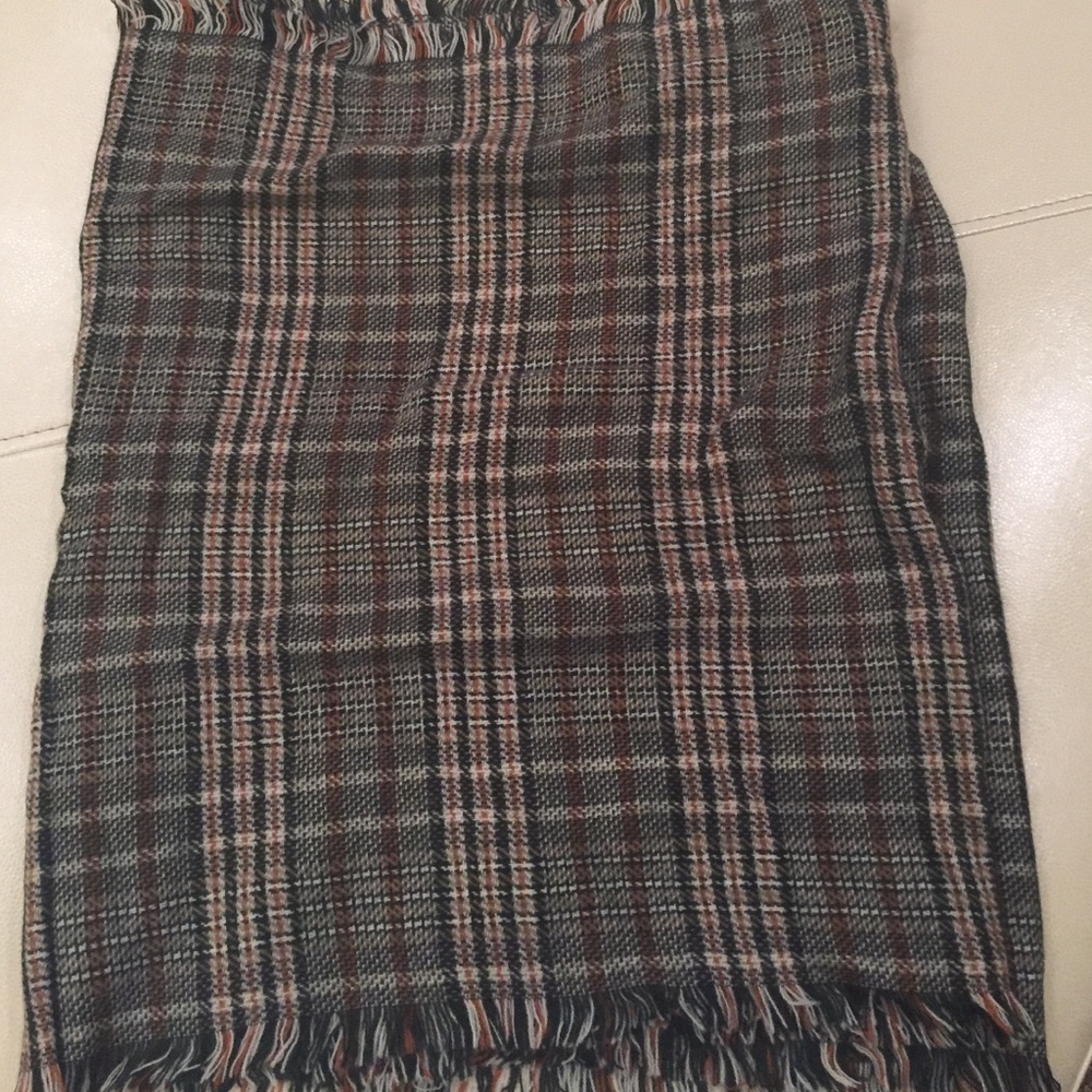 NWT Look by M infinity scarf