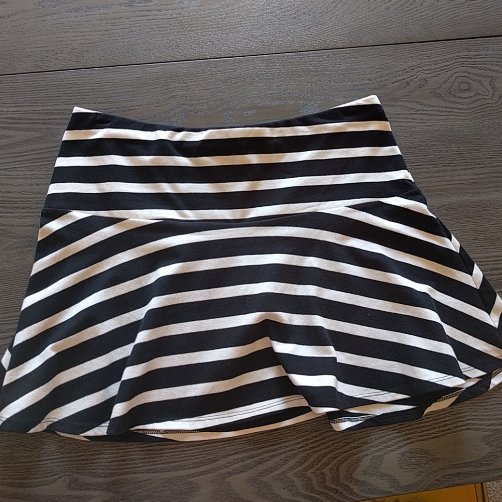 Express mini skater skirt