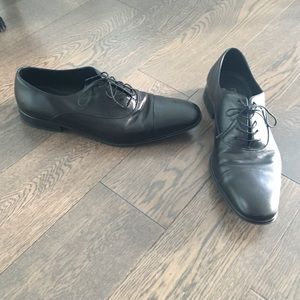Men's 10.5 Ferragamo black leather dress shoe