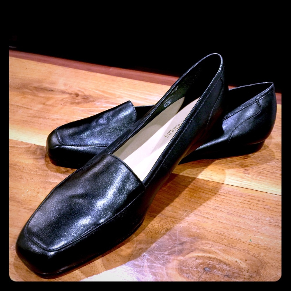 Beautiful ! comfortable classy shoes!! Size 9.