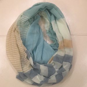 NWOT lightweight infinity scarf